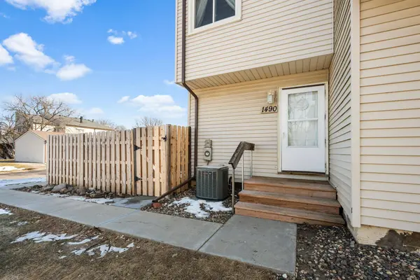 1490 Woodview AVE E, Saint Paul, MN 55122