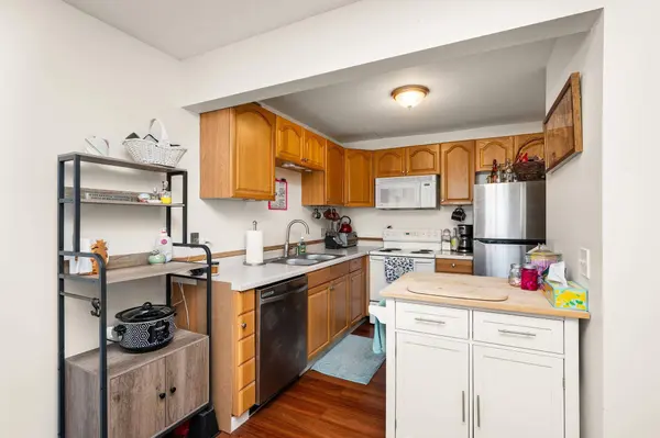 1490 Woodview AVE E, Saint Paul, MN 55122