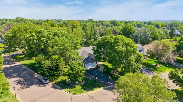 9056 Glacier RD, Woodbury, MN 55125