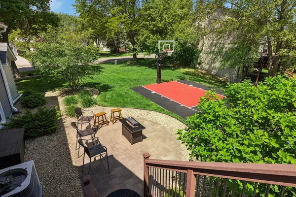 9056 Glacier RD, Woodbury, MN 55125