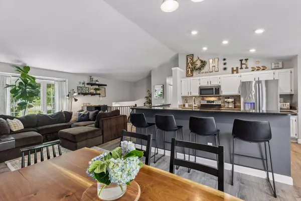 9056 Glacier RD, Woodbury, MN 55125