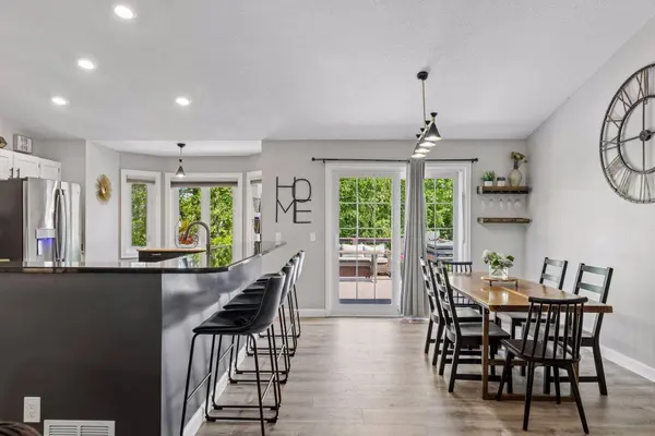9056 Glacier RD, Woodbury, MN 55125