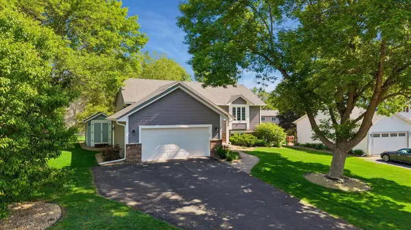 9056 Glacier RD, Woodbury, MN 55125