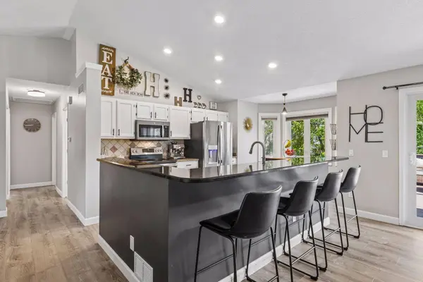 9056 Glacier RD, Woodbury, MN 55125