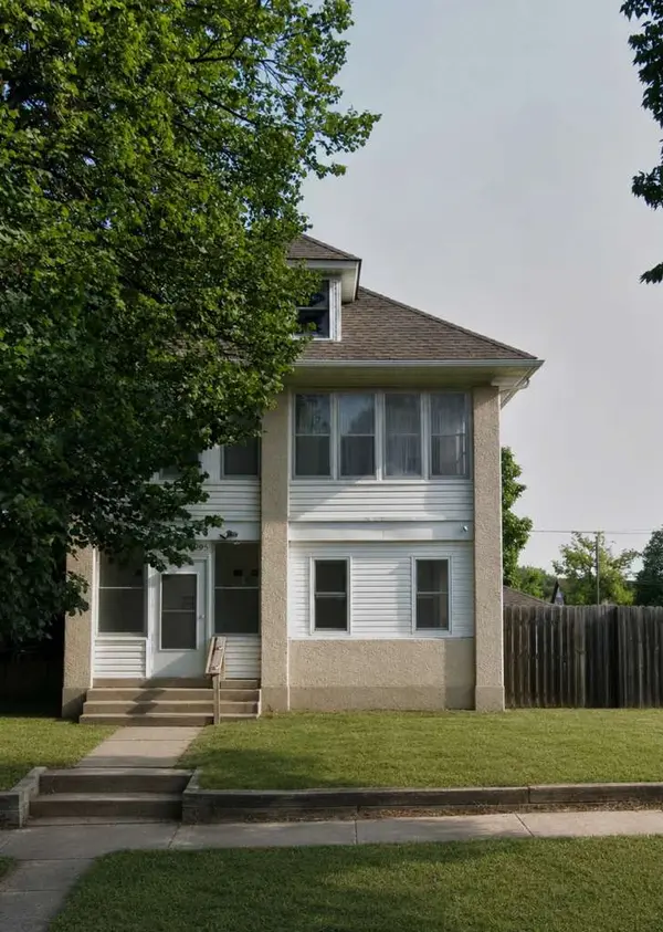 393 Geranium AVE E, Saint Paul, MN 55130