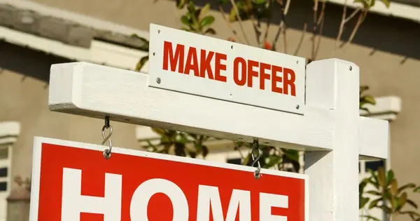 How to Handle a Low Offer on Your Home: Tips for Sellers in Hudson, WI and the Twin Cities,Mark Johnson