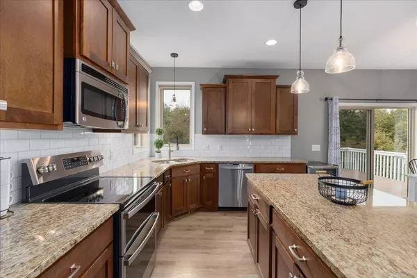 135 Bayberry CT, Hudson, WI 54016