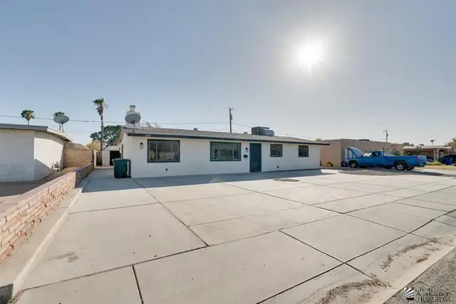 1447 E 22nd St, Yuma, AZ 85365-2522