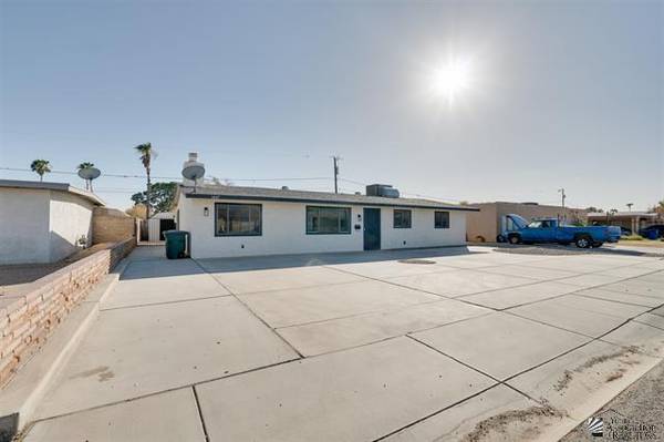 1447 E 22nd St, Yuma, AZ 85365-2522