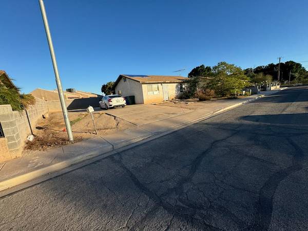 373 S 27th Dr, Yuma, AZ 85364-1615