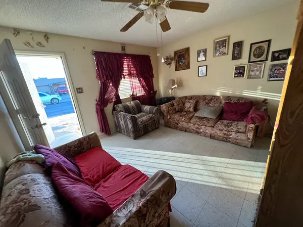 373 S 27th Dr, Yuma, AZ 85364-1615