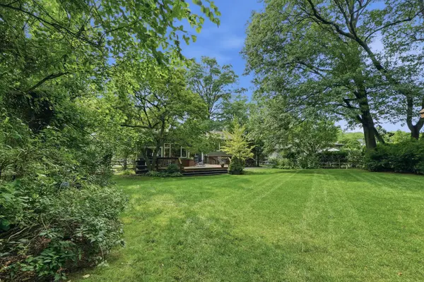 297 Gramercy Pl, Glen Rock, NJ 07452-2201
