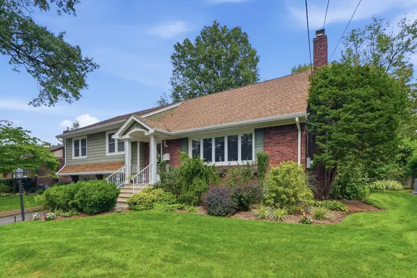 297 Gramercy Pl, Glen Rock, NJ 07452-2201
