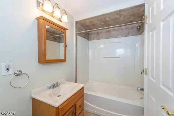 91 Walnut St, Bloomfield Twp., NJ 07003