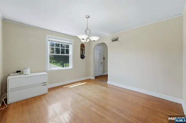 21 Wagner ST, Bloomfield, NJ 07003