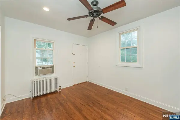 200 Valley Brook AVE, Lyndhurst, NJ 07071