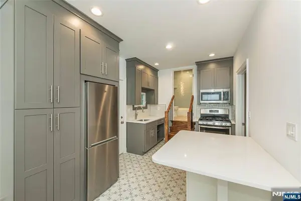 200 Valley Brook AVE, Lyndhurst, NJ 07071