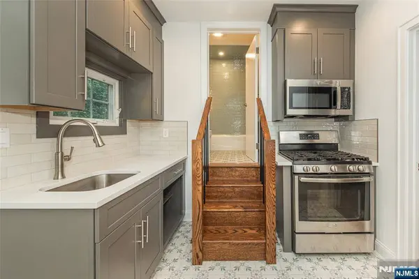 200 Valley Brook AVE, Lyndhurst, NJ 07071