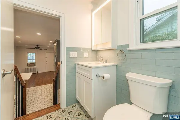 200 Valley Brook AVE, Lyndhurst, NJ 07071