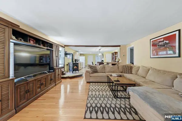20 Yesler WAY, Hillsdale, NJ 07642
