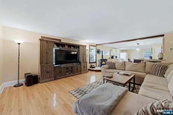 20 Yesler WAY, Hillsdale, NJ 07642