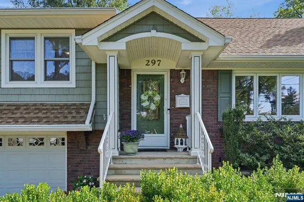 297 Gramercy PL, Glen Rock, NJ 07452