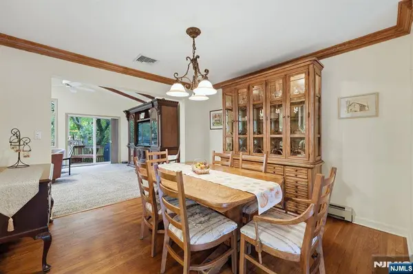 297 Gramercy PL, Glen Rock, NJ 07452