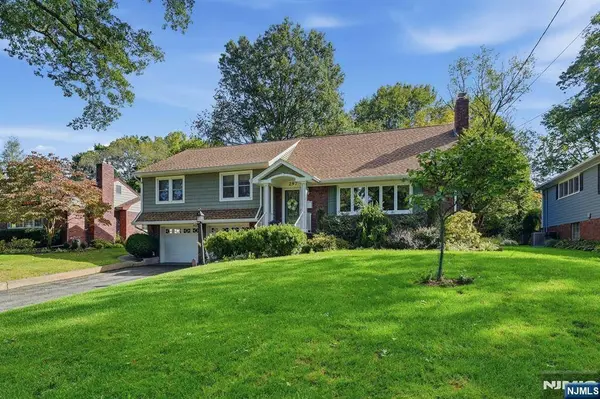 297 Gramercy PL, Glen Rock, NJ 07452