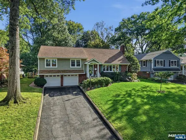 297 Gramercy PL, Glen Rock, NJ 07452