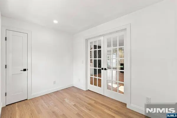 11-17 Harrison DR, Fair Lawn, NJ 07410