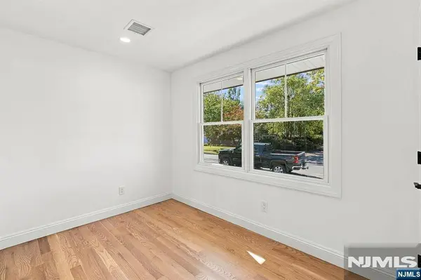 11-17 Harrison DR, Fair Lawn, NJ 07410