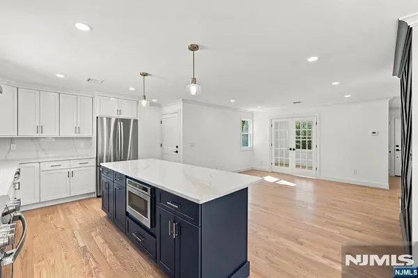 11-17 Harrison DR, Fair Lawn, NJ 07410