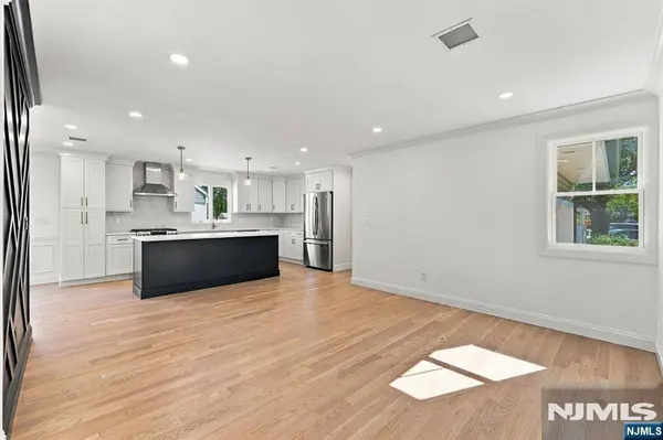 11-17 Harrison DR, Fair Lawn, NJ 07410