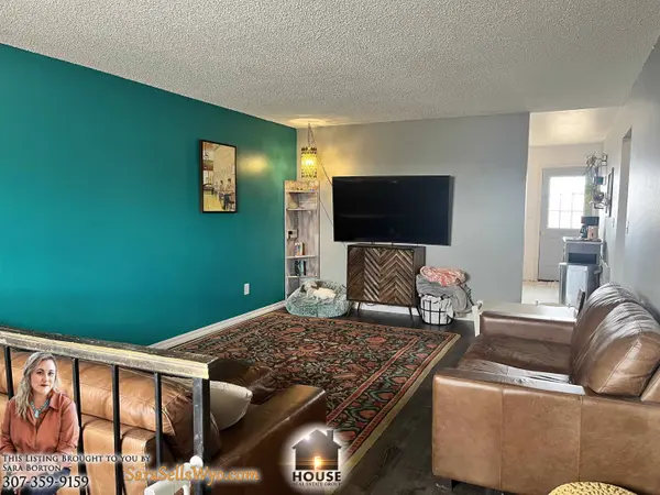 1384 Sweetwater St, Douglas, WY 82633