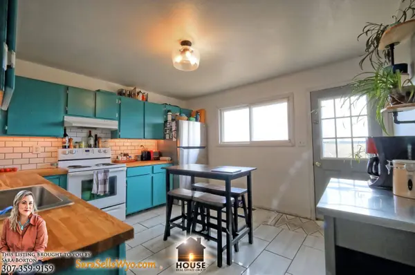 1384 Sweetwater St, Douglas, WY 82633