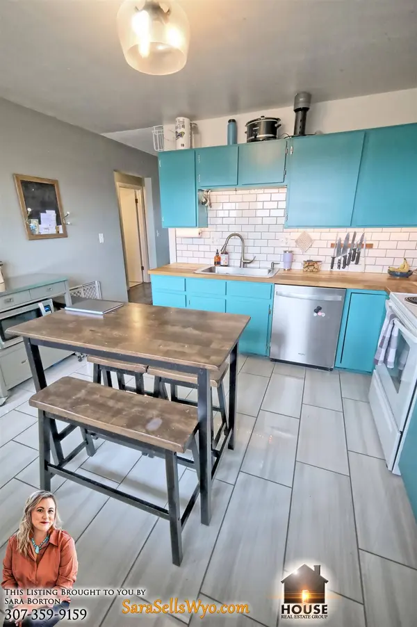 1384 Sweetwater St, Douglas, WY 82633