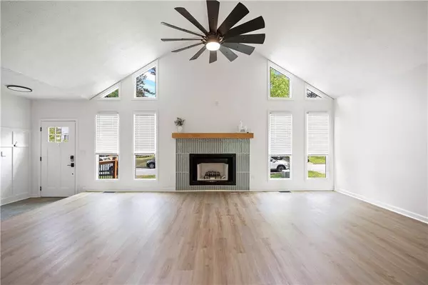 315 Mckees Rock LN, Lawrenceville, GA 30044