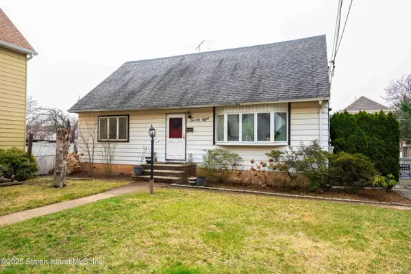 28 White Plains AVE, Staten Island, NY 10305