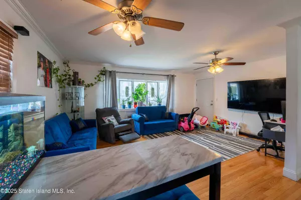 28 White Plains AVE, Staten Island, NY 10305