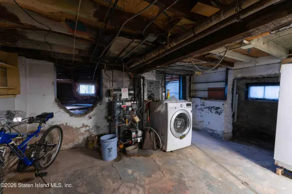 84 Sheridan AVE, Staten Island, NY 10305