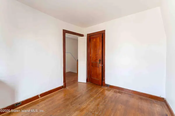 84 Sheridan AVE, Staten Island, NY 10305