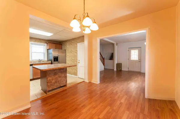 84 Sheridan AVE, Staten Island, NY 10305