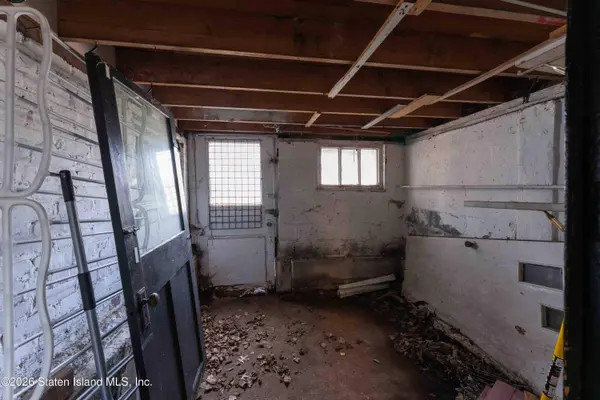 84 Sheridan AVE, Staten Island, NY 10305