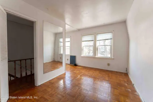 84 Sheridan AVE, Staten Island, NY 10305