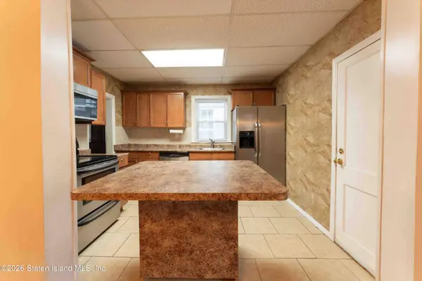 84 Sheridan AVE, Staten Island, NY 10305