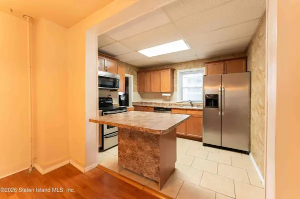 84 Sheridan AVE, Staten Island, NY 10305