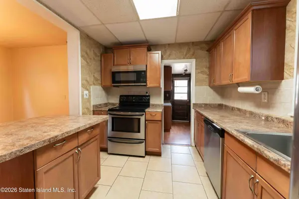 84 Sheridan AVE, Staten Island, NY 10305