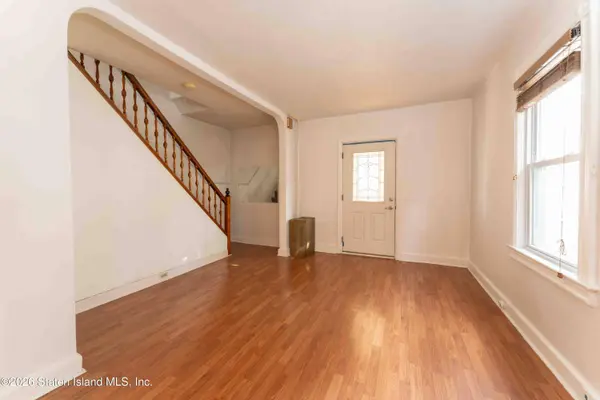 84 Sheridan AVE, Staten Island, NY 10305