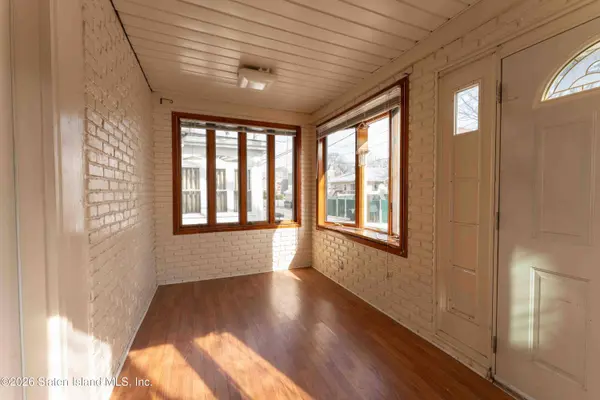 84 Sheridan AVE, Staten Island, NY 10305