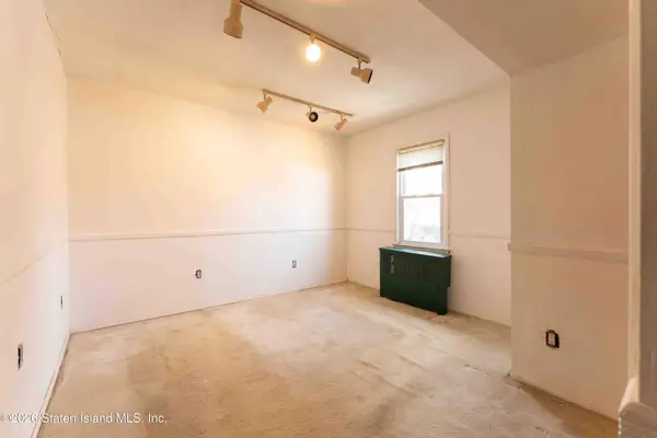 84 Sheridan AVE, Staten Island, NY 10305